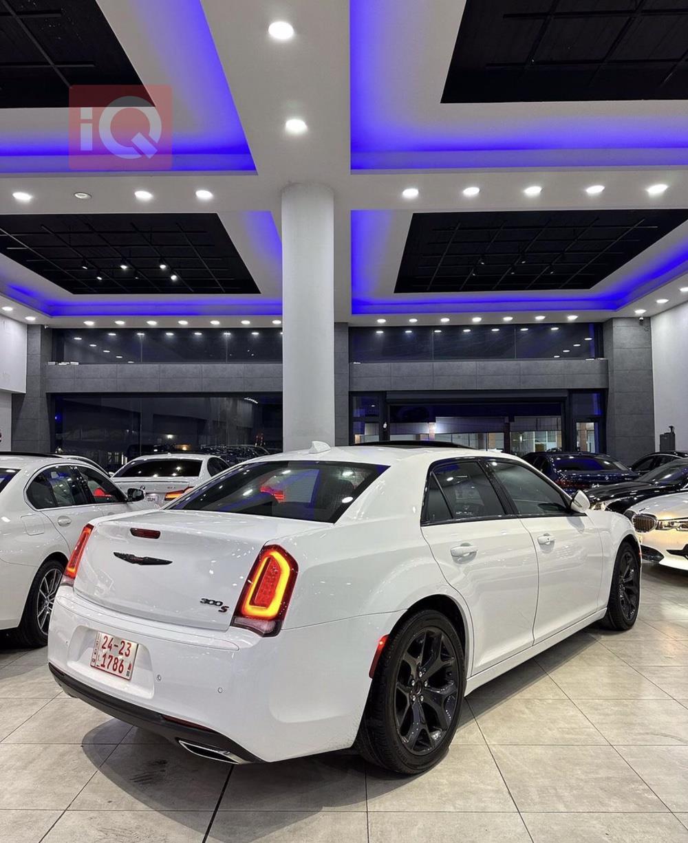 كرايسلر 300